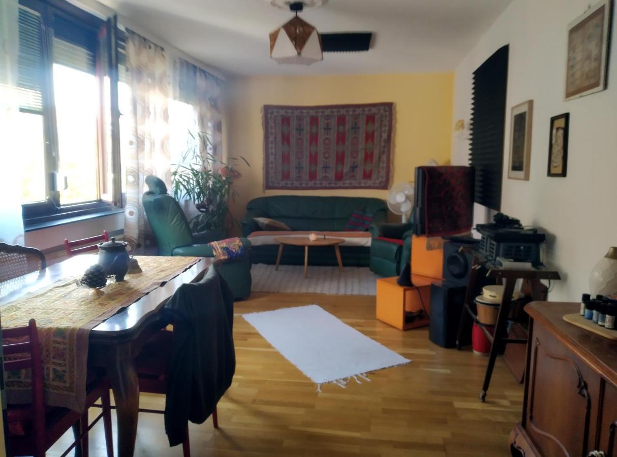 Nettes Apartment Im 14Ten Bezirk In Wien Luaran gambar